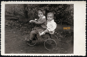 Kádár fényképész, Füzesabony, gyerekek triciklin, kerékpár, jármű, közlekedés, 1930-as évek, Ered...