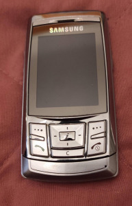 Samsung E250 szétcsúsztatható mobiltelefon (akku nélkül)
