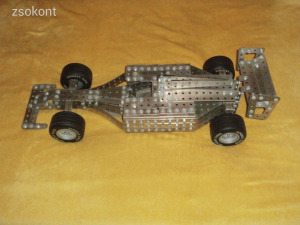 72 cm hosszú F1 versenyautó fémépítőből készített Csepelen lehet személyesen átvenni !!