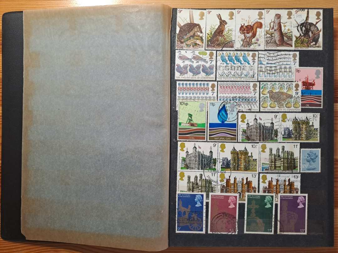Nagy - Britannia, pecsételt bélyeggyűjtemény, 10 lapos, közepes méretű bélyegberakóban.