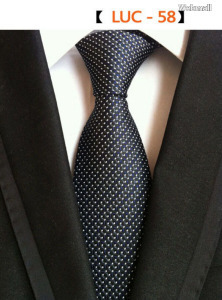 Fekete alapon fehér mintás nyakkendő
