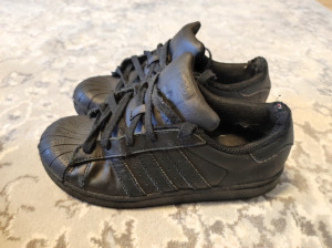 Adidas gyerekcipő 33 méretű bőr eladó