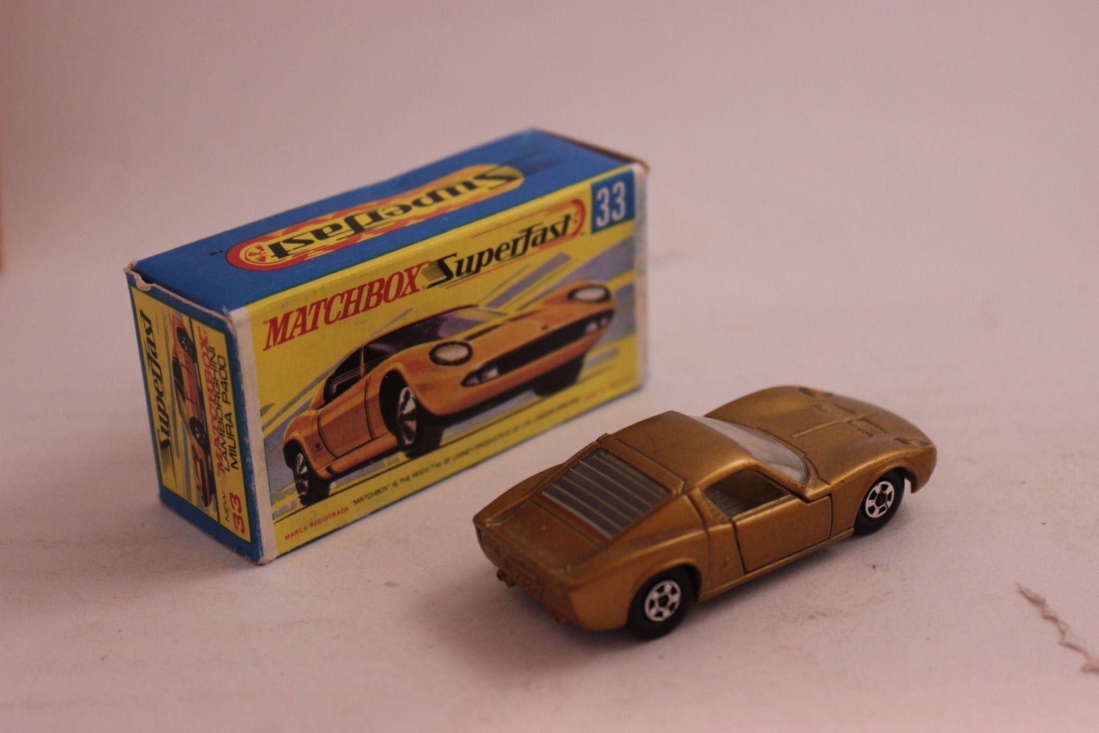 Matchbox (Superfast) #33 Lamborghini Miura arany, vastag kerék, piros alj Matchbox (Superfast) #33 Lamborghini Miura arany, vastag kerék, piros alj