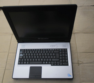 RM Mobile One 310 i5 por-csepp-ütésálló laptop