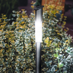 Szolár kültéri leszúrható napelemes LED-es szolár oszlop lámpa - hidegfehér - fém - 70 x 5 cm