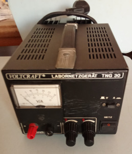 Voltcraft TNG 30 típusú labortáp
