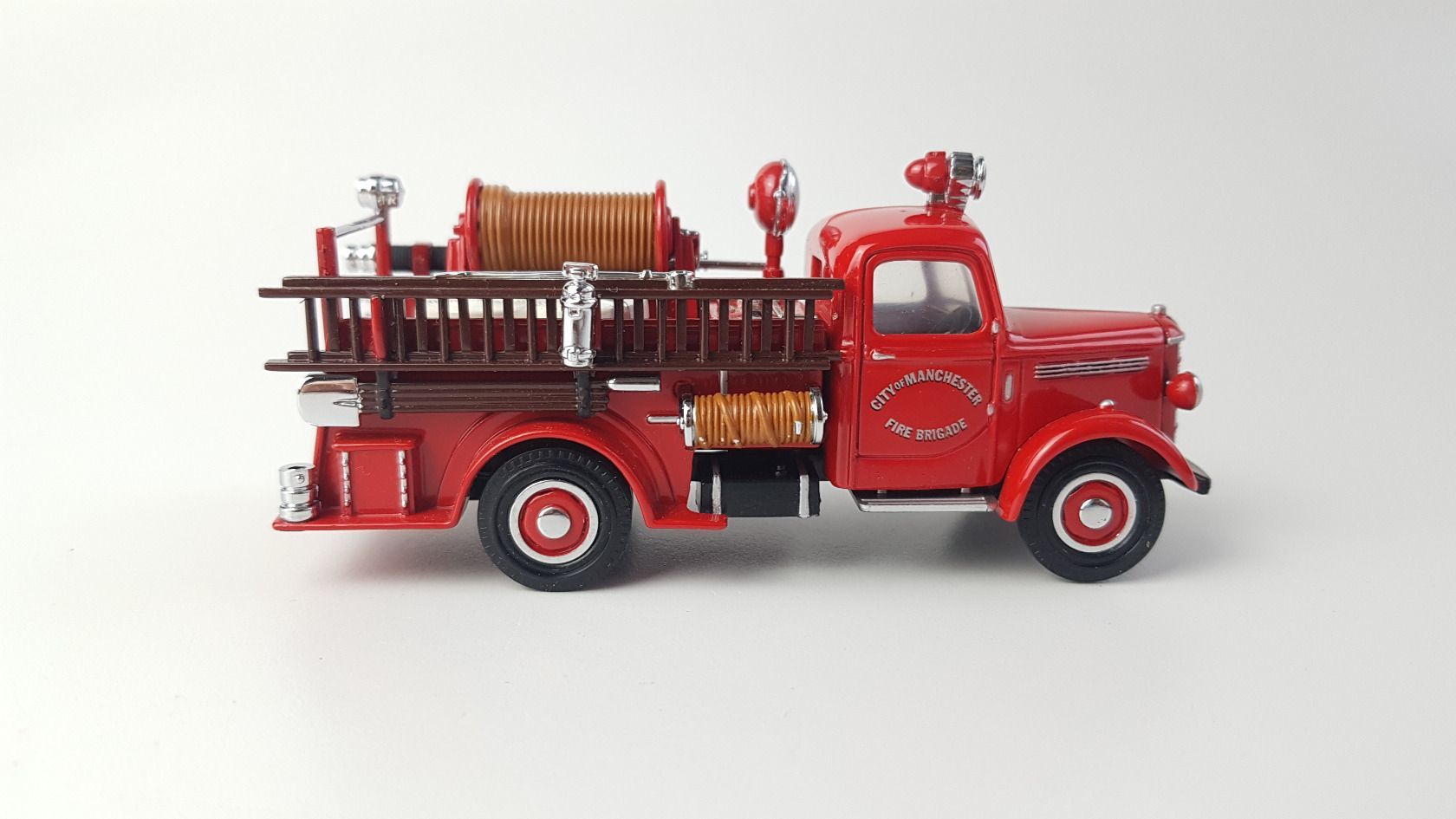 Camion De Pompiers Matchbox YFE17 - Bedford Pump Hose Truck - Échelle 12cm
