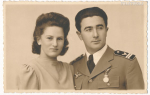 II. vh-s eredeti fotó, repülős honvéd párjával, kardos signum viselése, Veszprém 1940