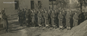 II. vh Horthy kor katonai fotó 30 kiképzés tisztelgés puskával Ritka