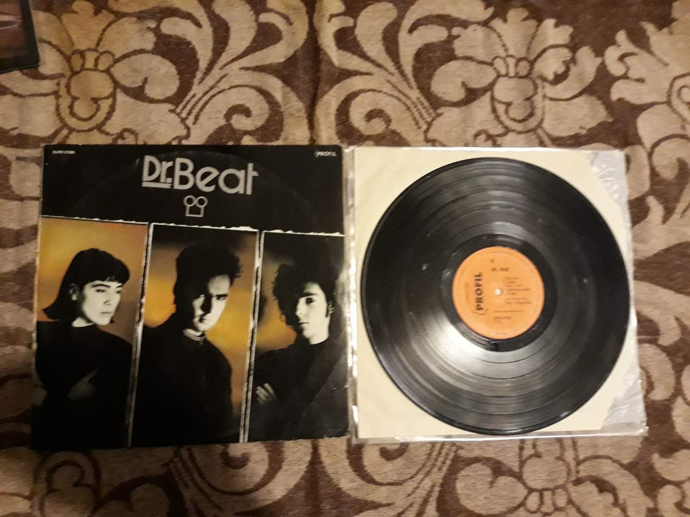 DR.BEAT BAKELIT 89+OMEGA ÉJSZAKAI ORSZÁGÚT+  Vikidál P.BOX A Zöld,A Bíbor És A Fekete SP