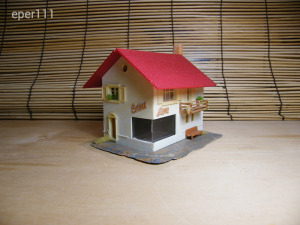 TT 1:120 családi ház Erika üzlettel terasszal terepasztal építéshez, vasútmodell