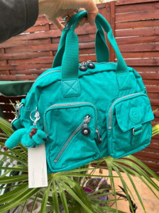Új, eredeti Kipling Defea zöld női táska kismajommal