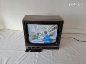 Grundig Retro színes kis TV, tökéletes retro videojátékhoz vagy VHS-hez
