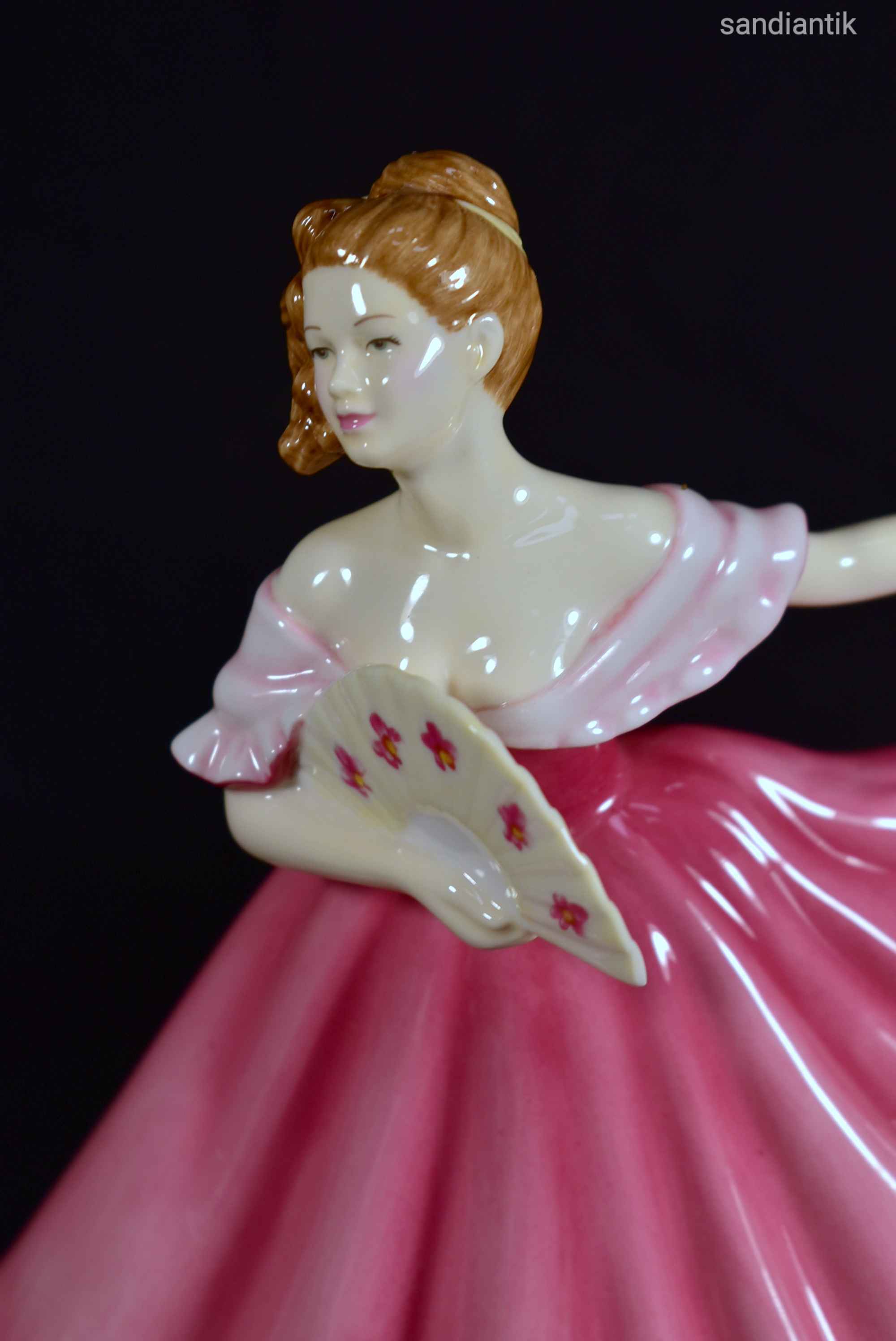 ELAINE ... LÁNY LEGYEZŐVEL ... GYŰJTŐI ROYAL DOULTON PORCELÁN SZOBOR X