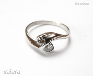 Altinbas fehérarany solitaire gyűrű, 2x0,1 karát gyémánttal.
