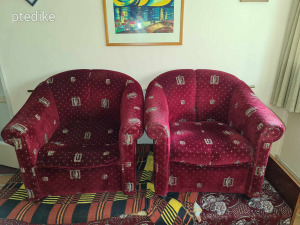 2 db fotel, nagy méretű, bordó színű plüss kárpittal, használt állapotban, olcsón eladó !!!