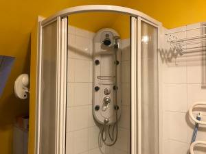 Sarokba szerelhető zuhanypanel