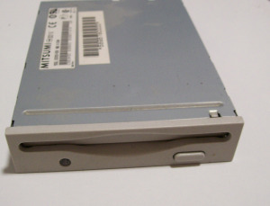 MITSUMI 3.5 floppy meghajtó PC-be széles kábellel, tesztelt + MPL automatába 1135 lesz