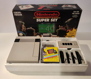Nintendo NES Super Set konzol csomag , eredeti dobozában kiegészítőkkel és játékkal
