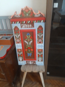 Kézi festésű magyaros bútor garnitúra