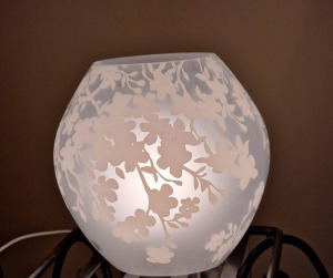 KNUBBIG asztali lámpa, cseresznyevirág (IKEA)