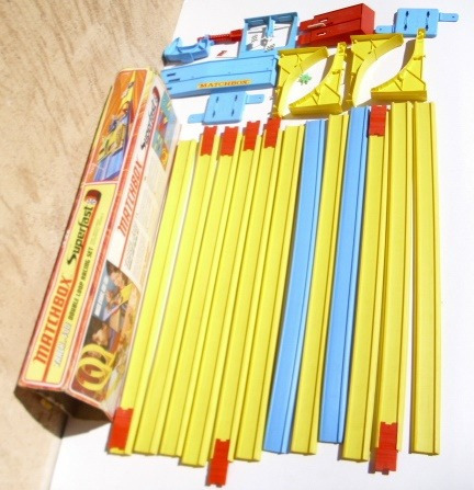 Matchbox Superfast Track 400 Double Looping Racing Set autópálya Dobozzal