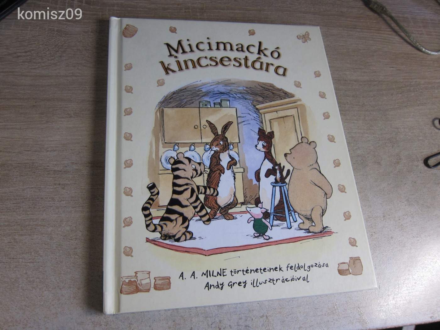 Micimackó Kincsestára // mesekönyv