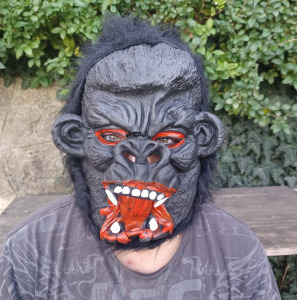 Halloween Dühös gorilla maszk műszörmével farsangi jelmez kiegészítő