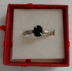 Fekete köves 925-ös ezüstgyűrű
